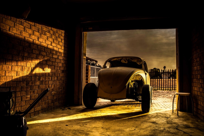 carrosserie-PEONE-min_car_garage_volkswagen_sunset_vw_beetle-81658